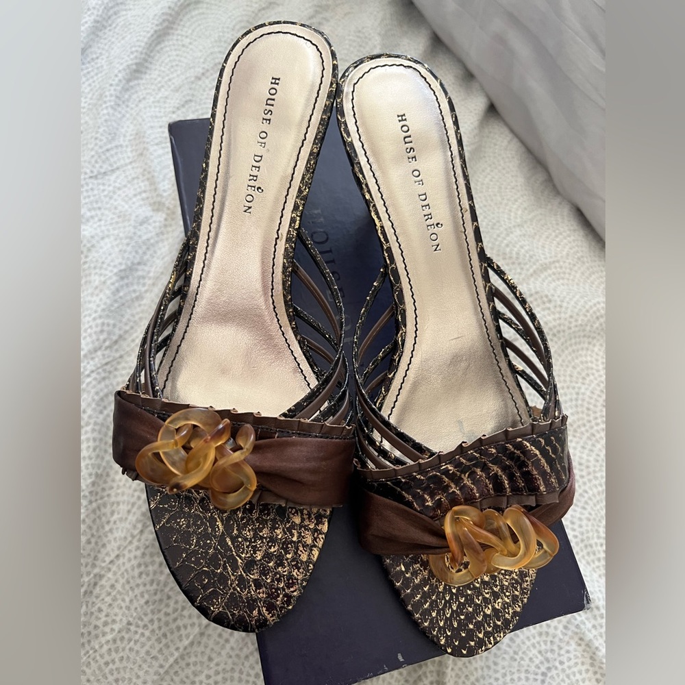 House of Dereon Sandal with small heel size 8 - Picture 5 of 5
